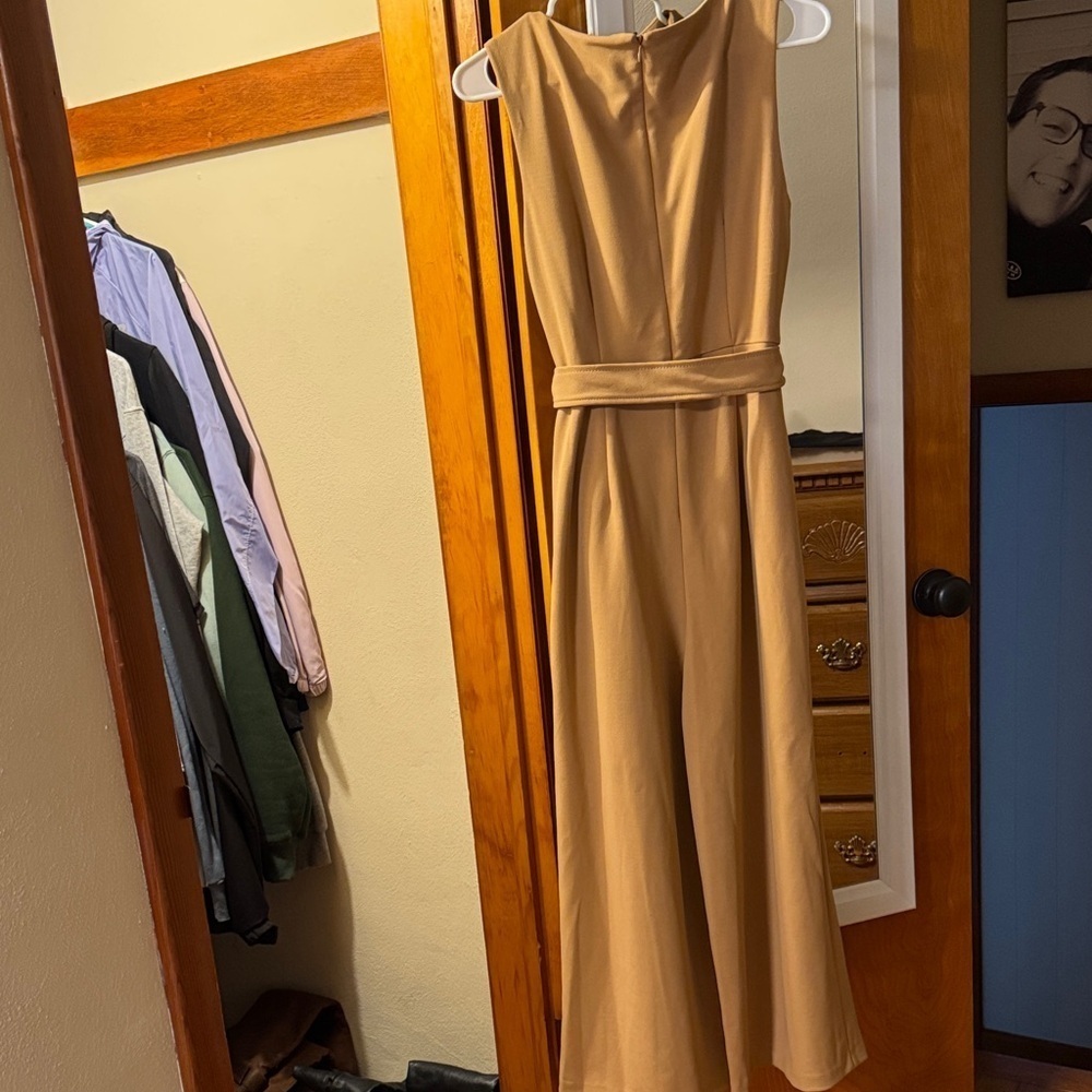 ✨ Calvin Klein Tan Sleeveless Jumpsuit – Size 8 ✨ - Picture 4 of 5